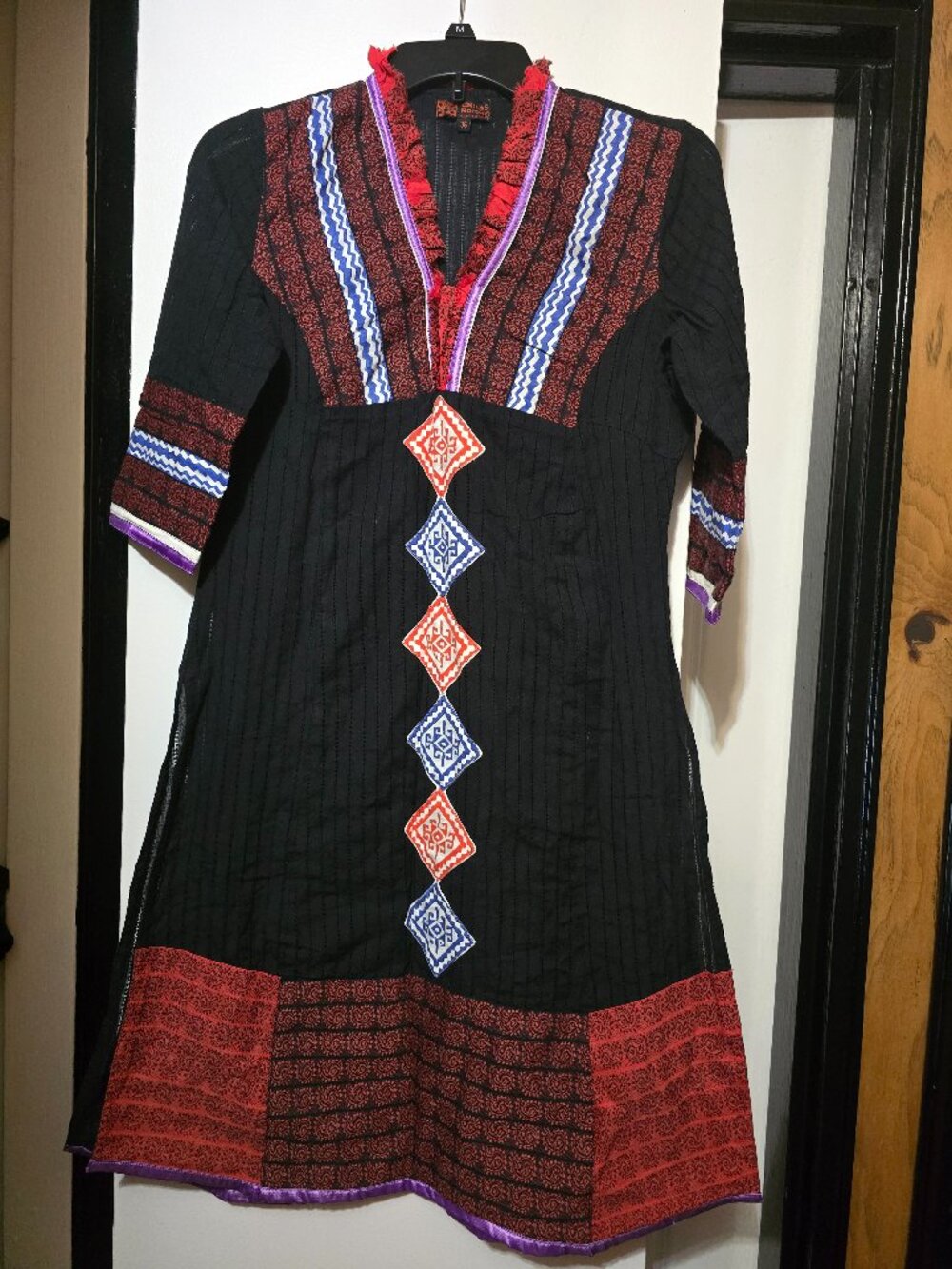 Aarong Women's Black Embroidered V-Neck Dress w Red Straight Pant - Size 36